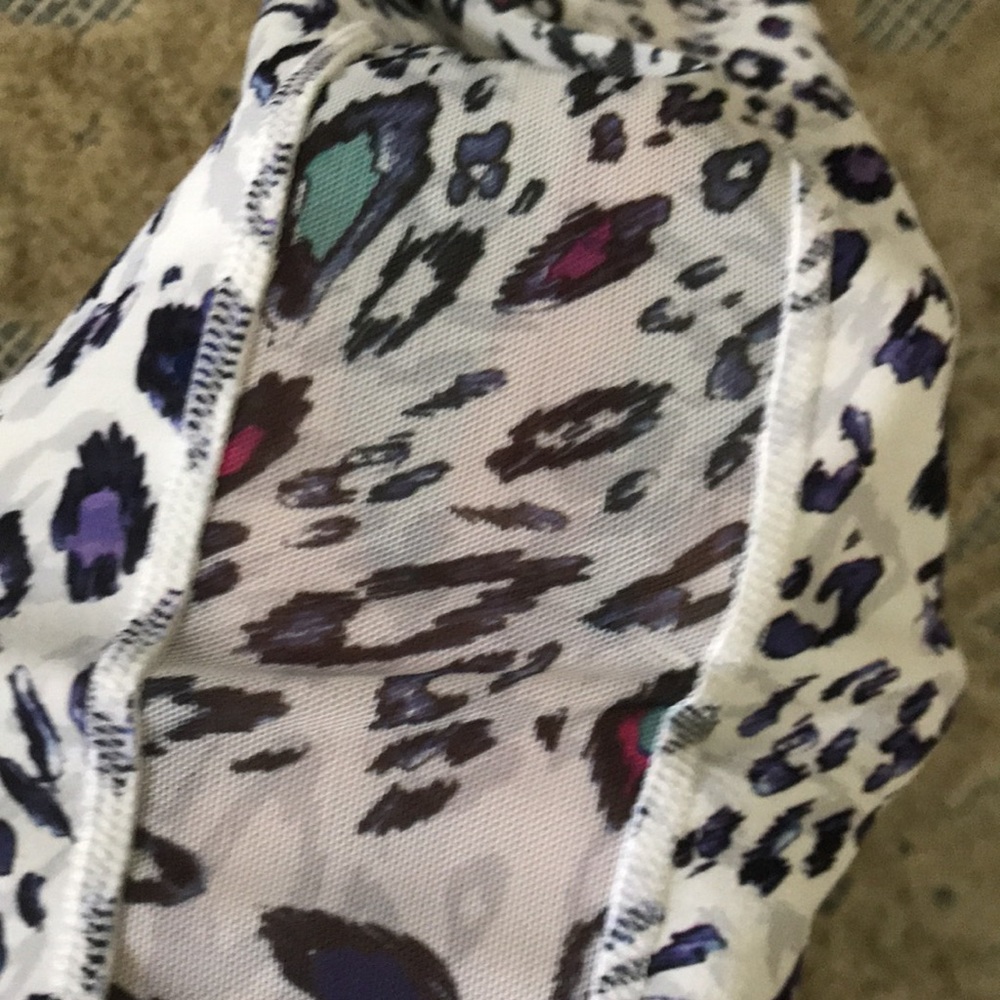 Fabletics Workout Set - Picture 5 of 6